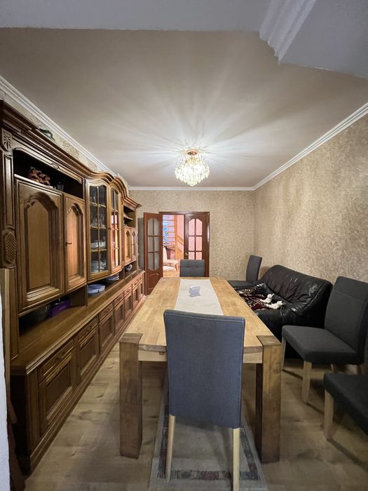 Півособняк із земельною ділянкою поруч центру міста