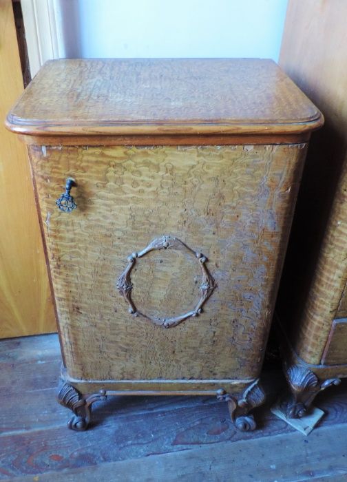 набір старовинних антикварних меблів з карельської берези