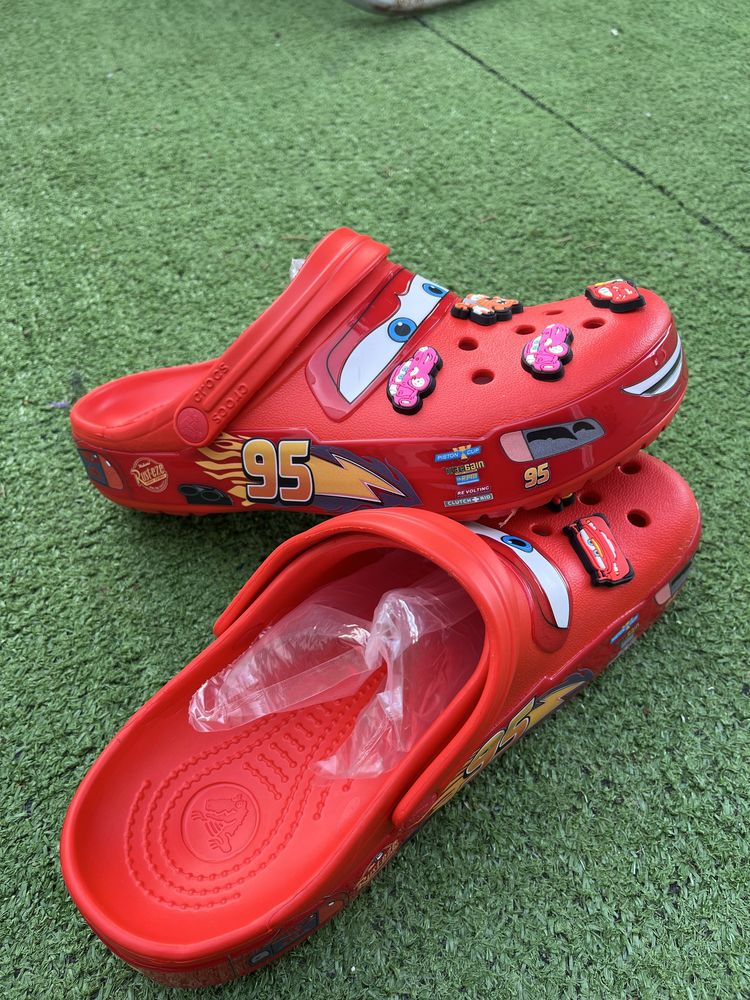 Crocs edição especial cars