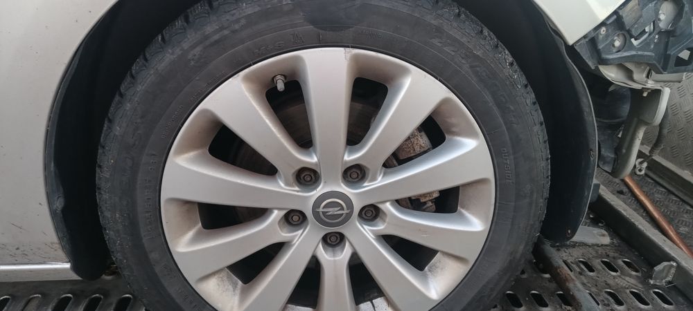 Opel Astra J na części kolor z 176