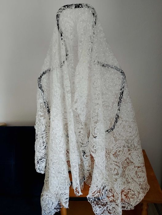 Koronka 3D krem. Na odzież, szale, zasłonki.