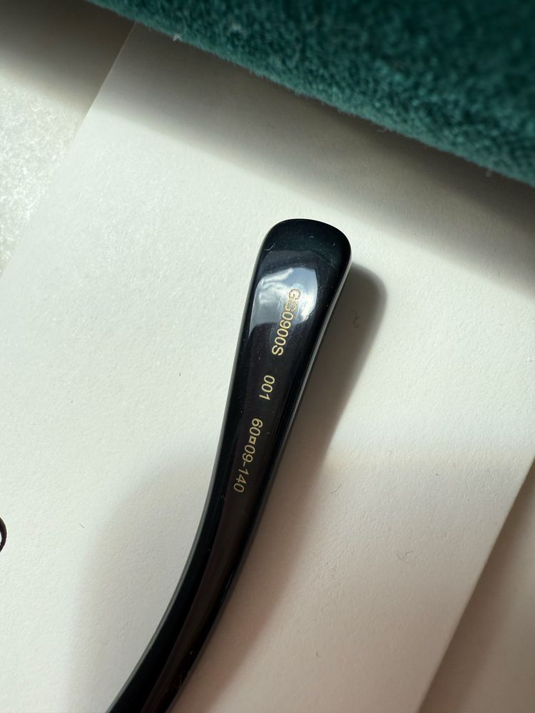 Czarno złote okulary przeciwsłoneczne Gucci GG0900S