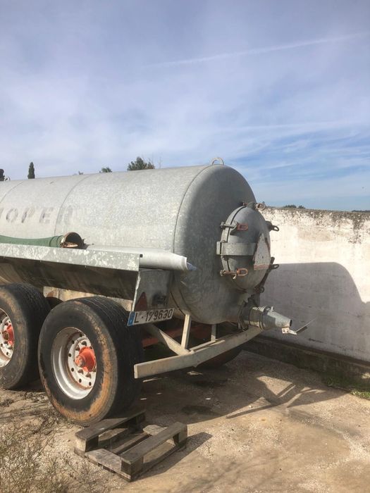 Cisterna/Depósito Reboque com Bomba
