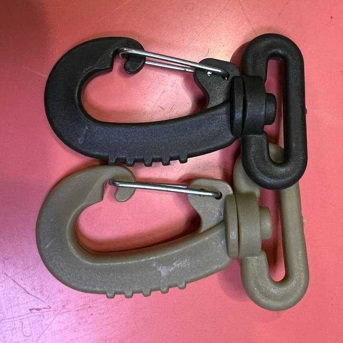 Карабін 25 мм поворотний пластик із пружиною на ремень, пояс, рпс