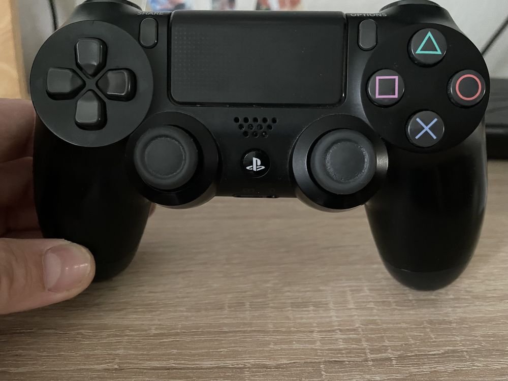 Konsola PlayStation 4