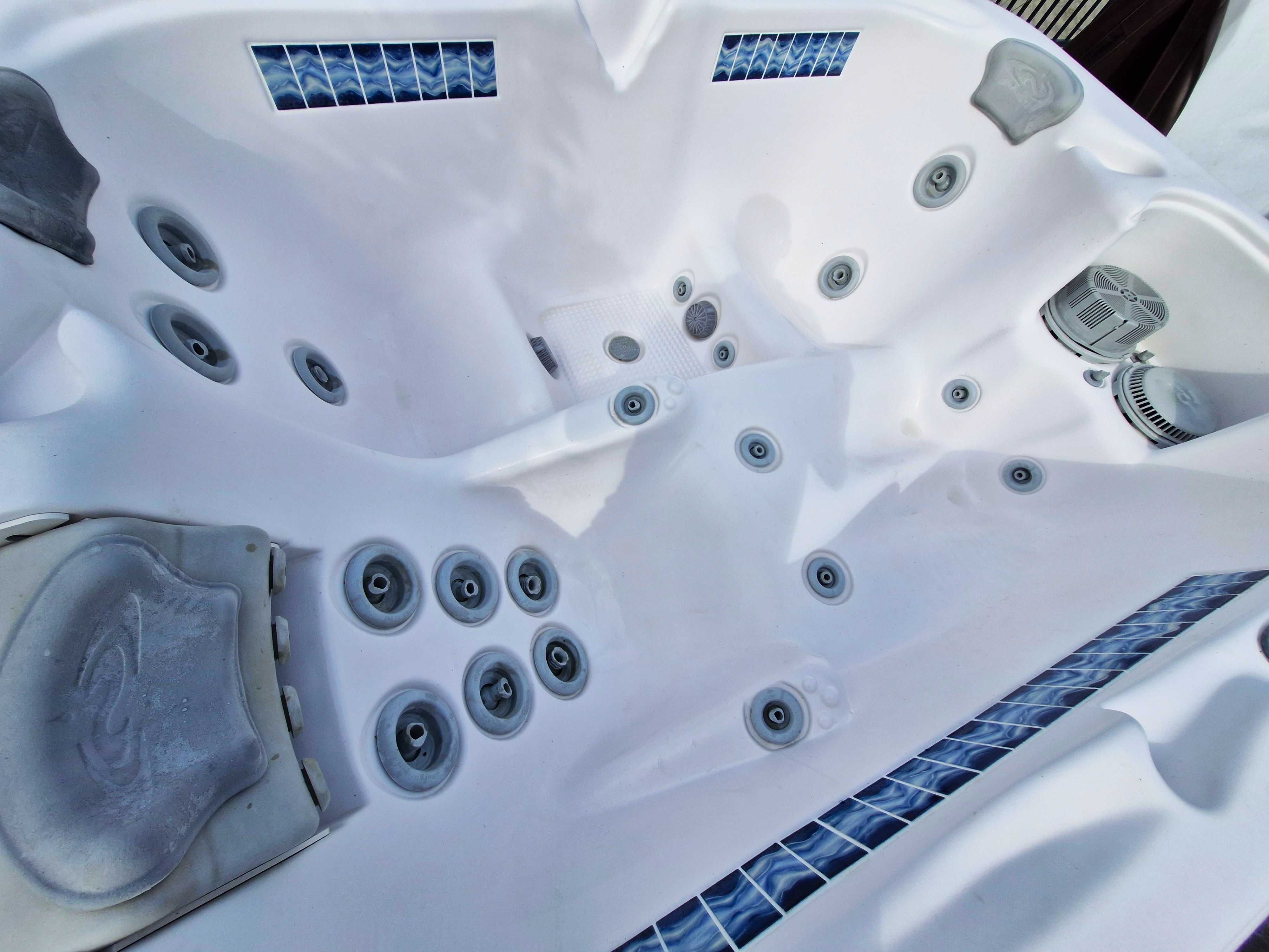 Jacuzzi 3-os, SPA, wanna z hydromasażem, Wrocław