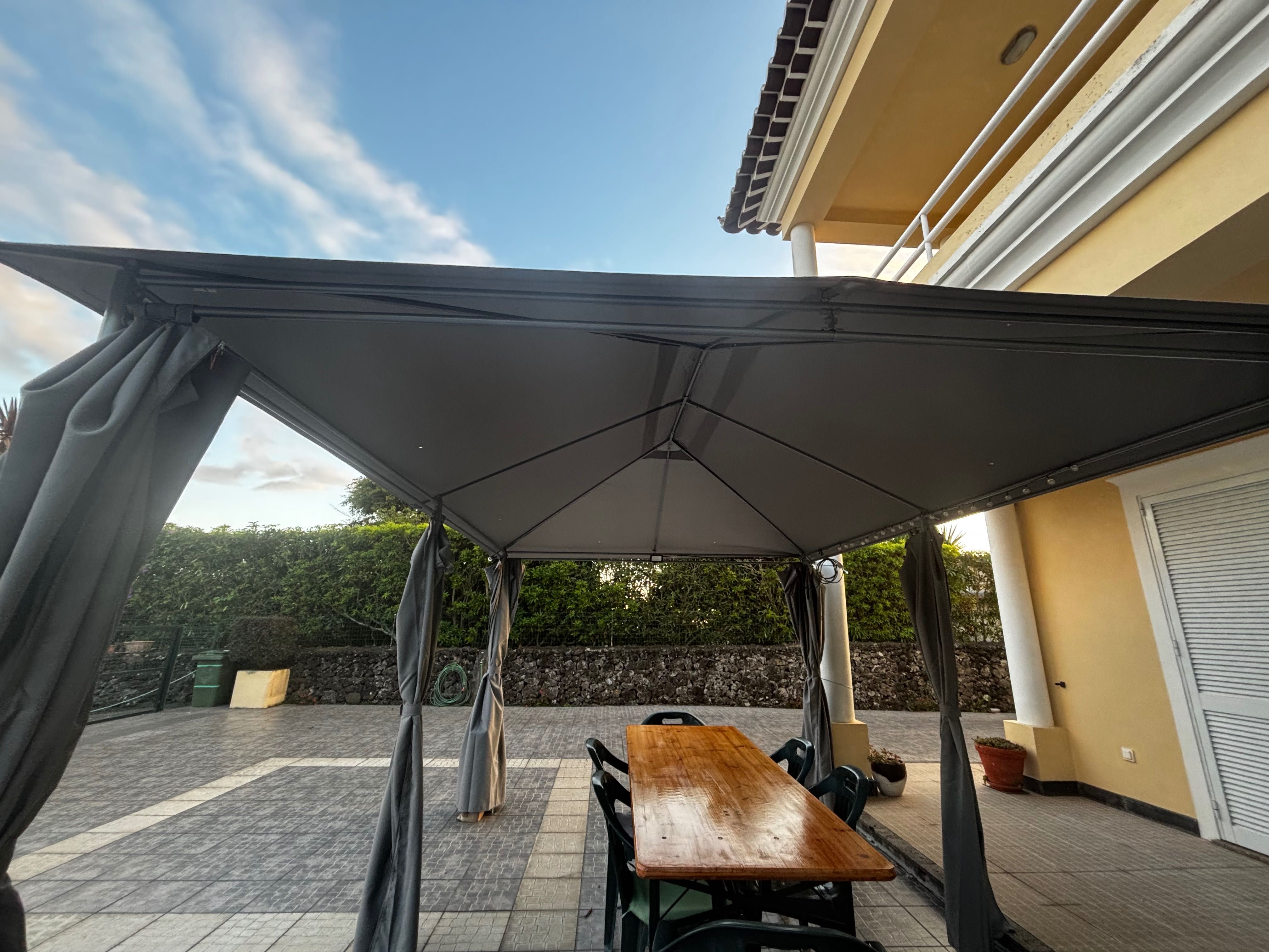 Pérgola Santorini como nova, com poucos meses e garantia