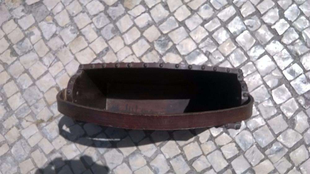 Suporte para Jornais, Revistas, etc. Em Couro (Cabedal). Antigo. Lindo