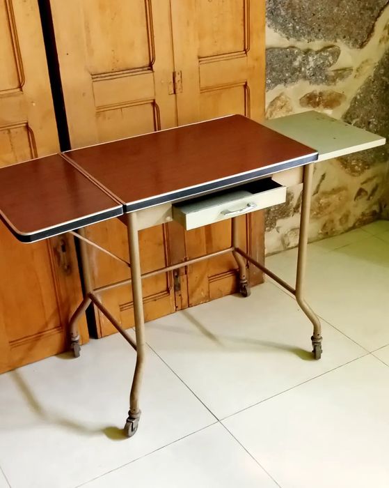 Secretária industrialilitar vintage antiga em metal