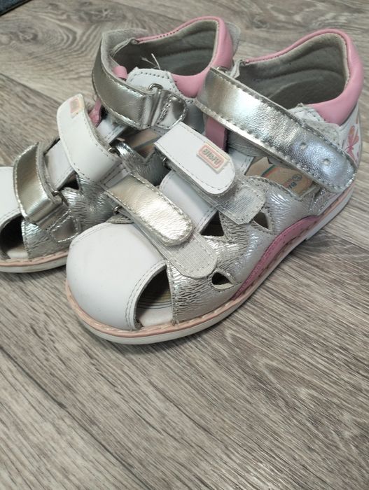 Дитяче взуття, тапки, босоніжки