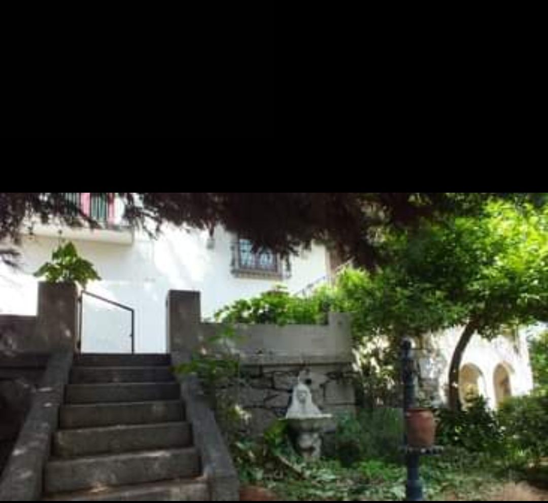 Vivenda localizada na freguesia  de Bairro, Vila Nova de Famalicão.