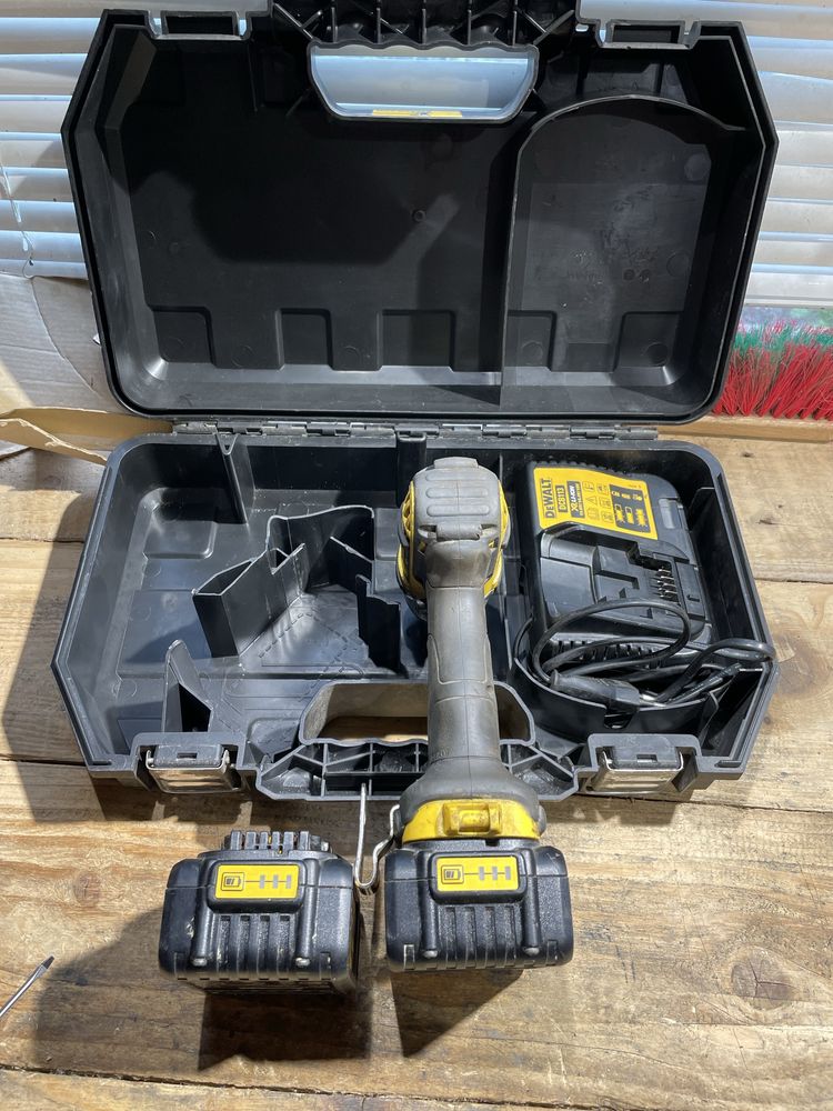 Гайковерт DeWALT DCF 880