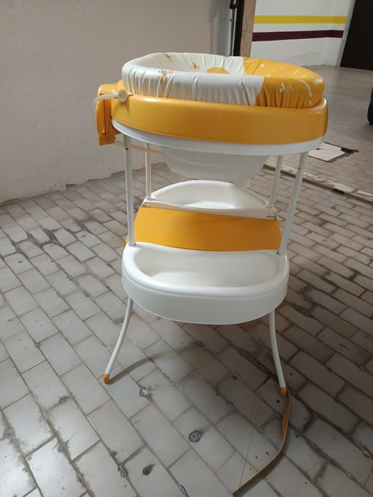 Muda fraldas com banheira Brevi