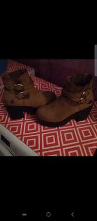 Vendo botas semi novas