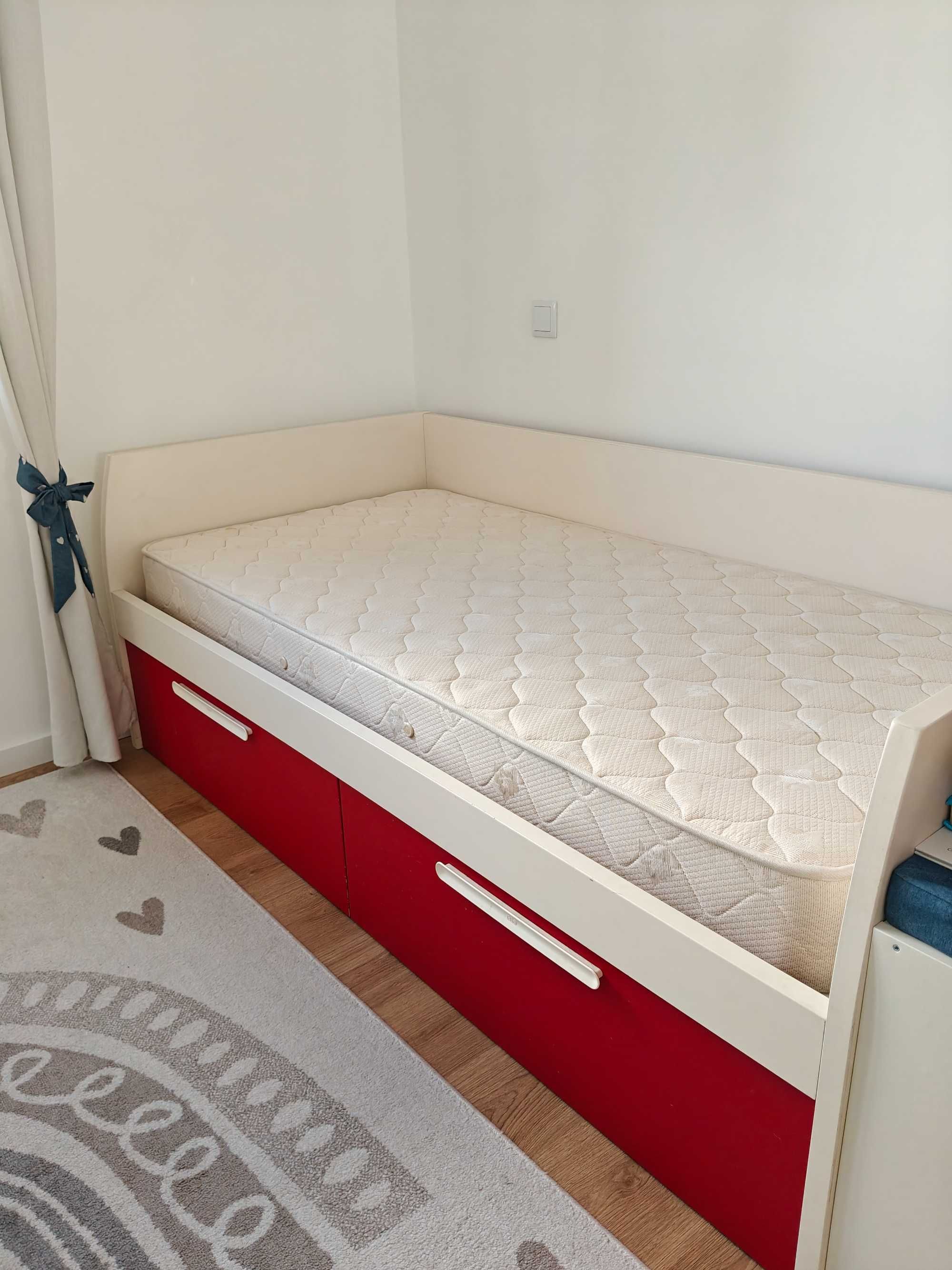 Cama de criança com 2 gavetões - usada