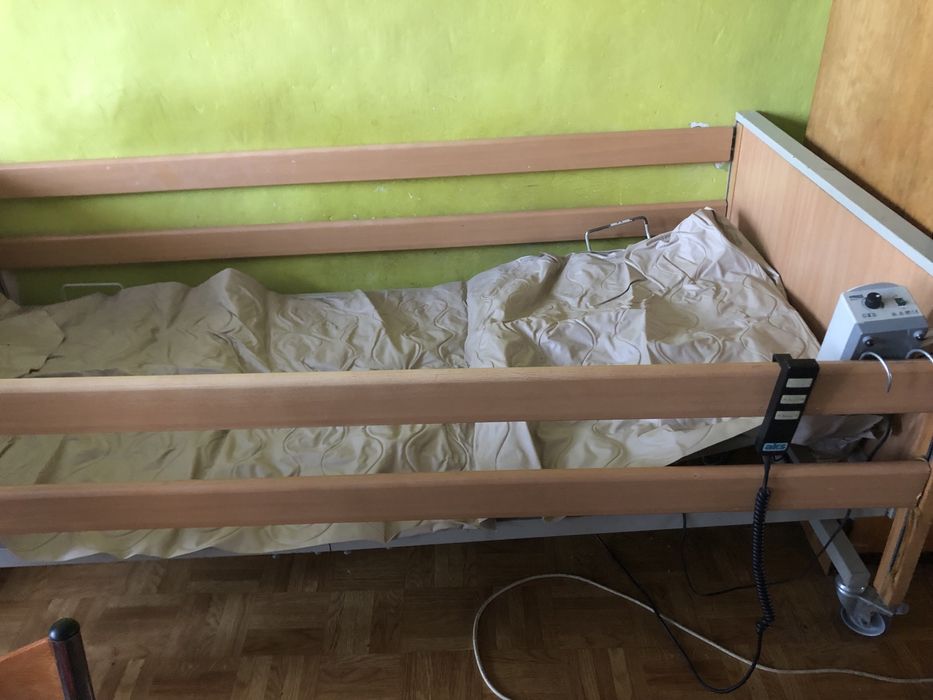 Łóżko medyczne materac przeciwodleżynowy
