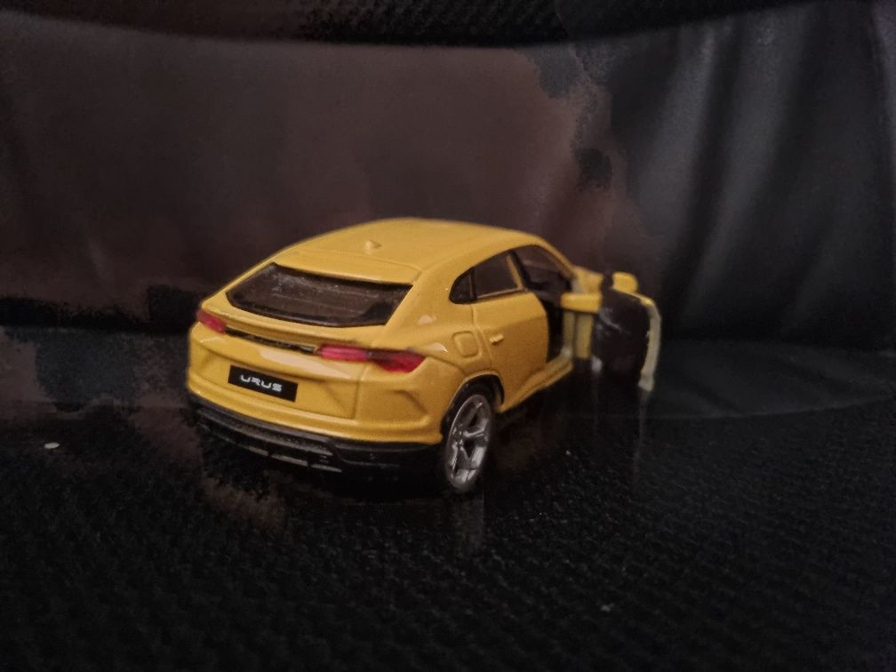 Lamborghini urus Amarelo
