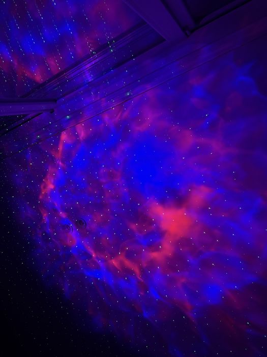 Астронавт-проектор, найновіша модель 2025