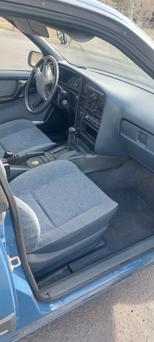 Опель омега 1.8  Opel Omega