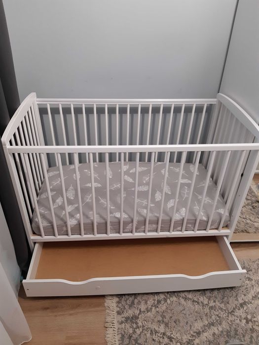 Łóżeczko niemowlęce z materacem