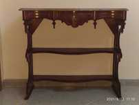 Consola em madeira com tampo de mármore