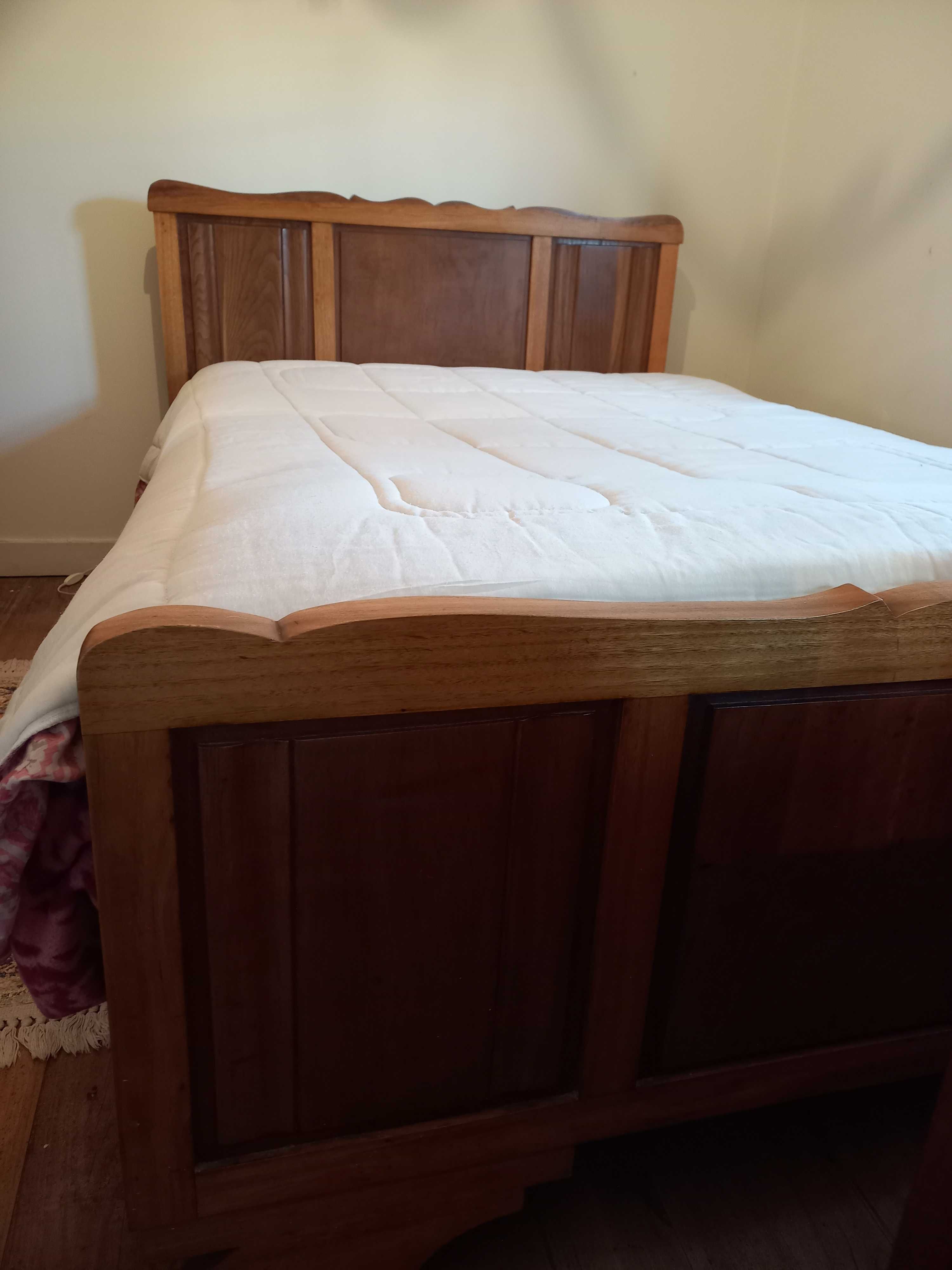 Cama casal madeira com colchão e estrado