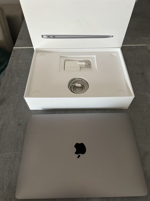 Macbook Air M1 2020 - 13” - 8GB - 256 SSD