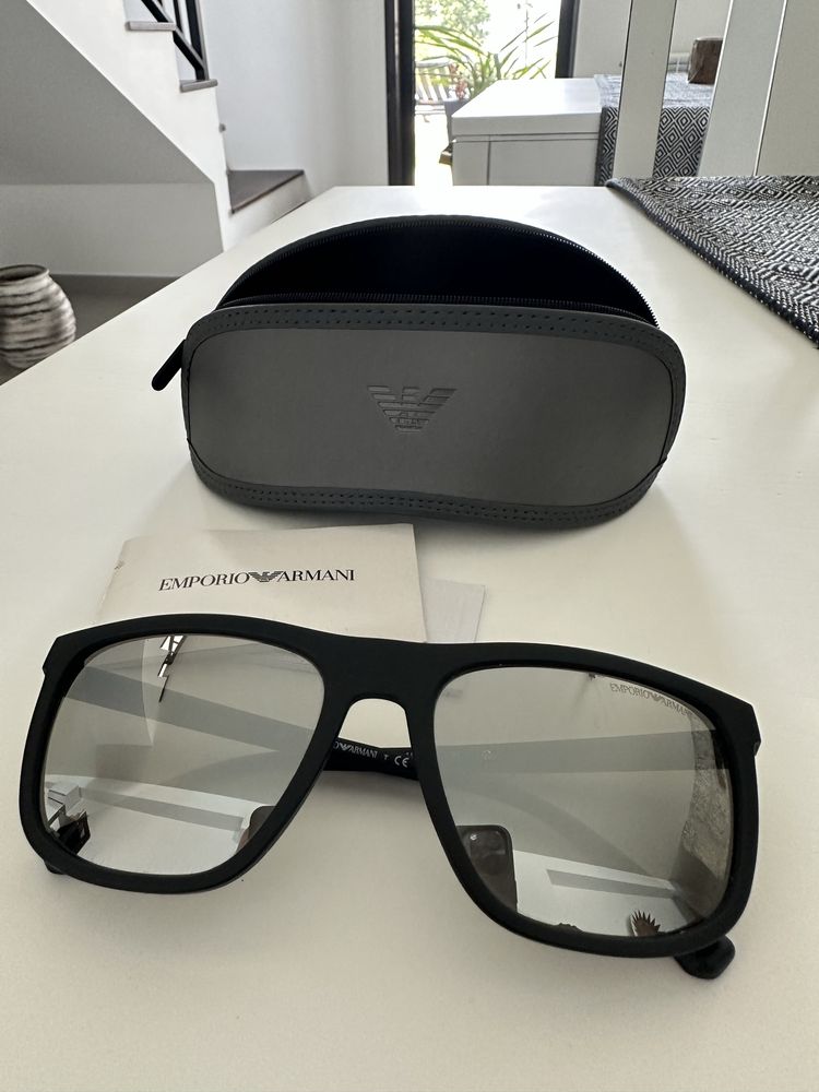 Oculos de sol Armani bom estado