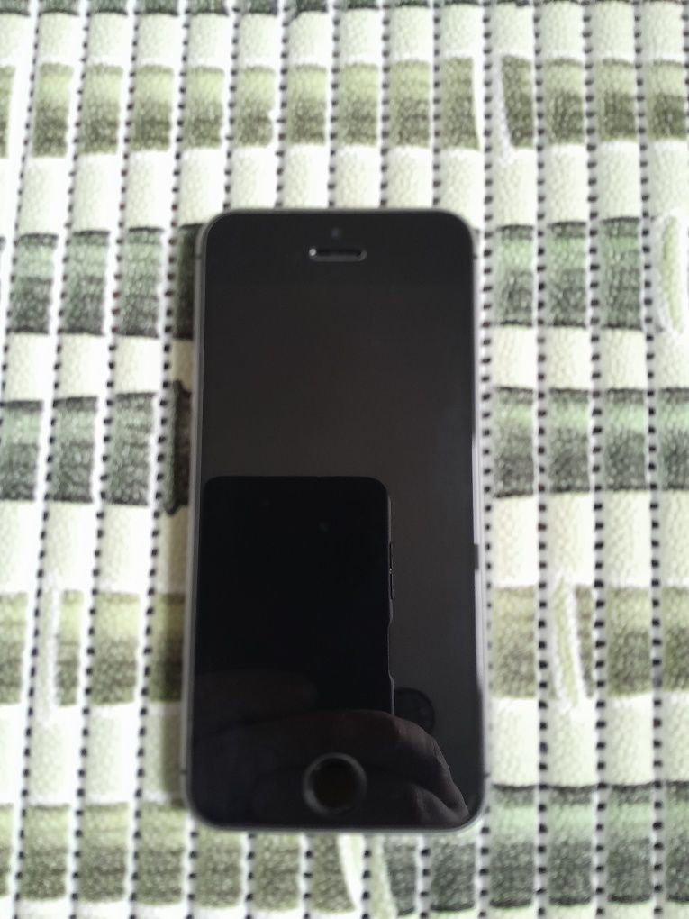 Продам iphone se 2016