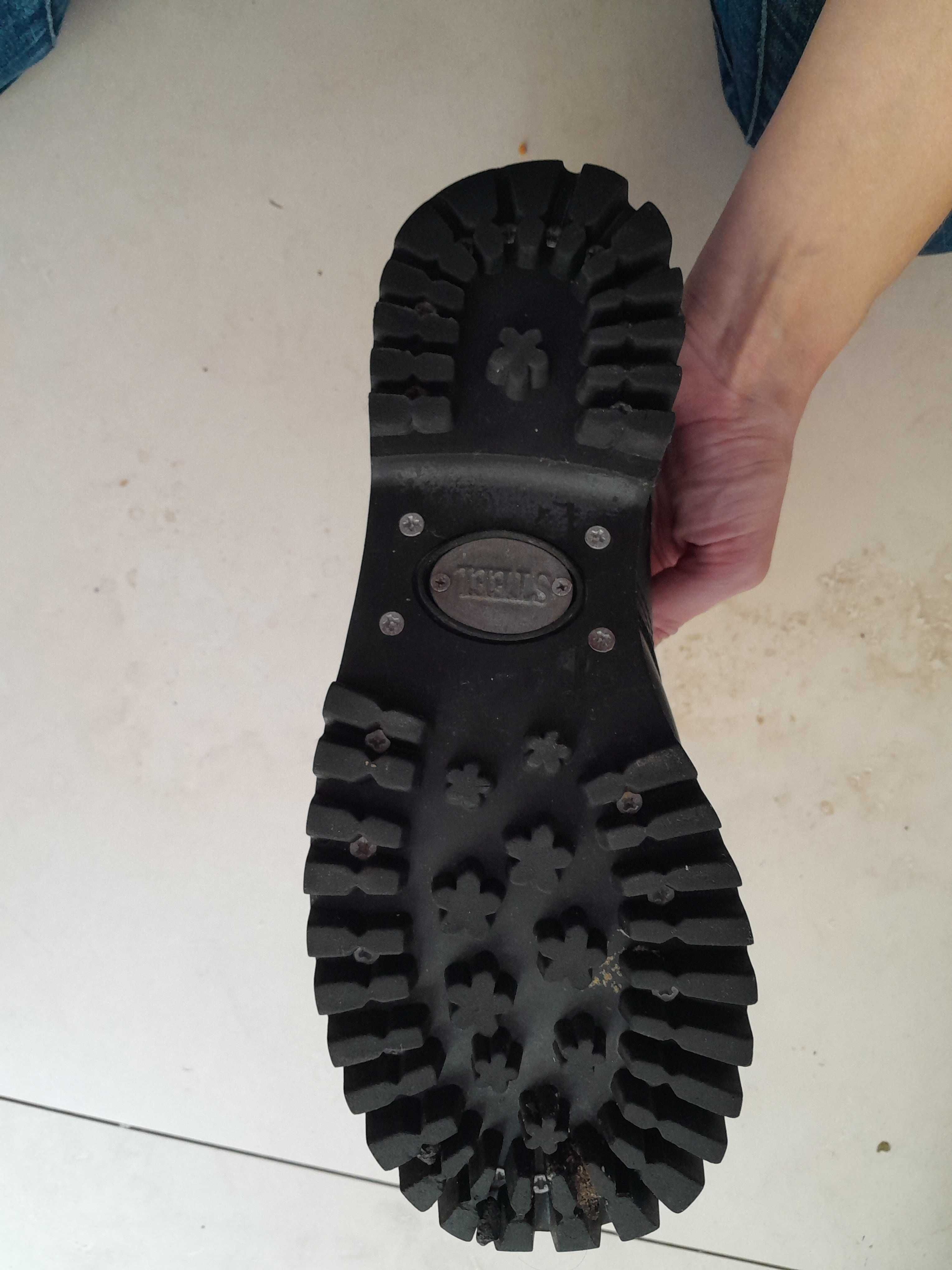 Glany steel 26.5cm wkładka (r.41) czarne 3 dziurki