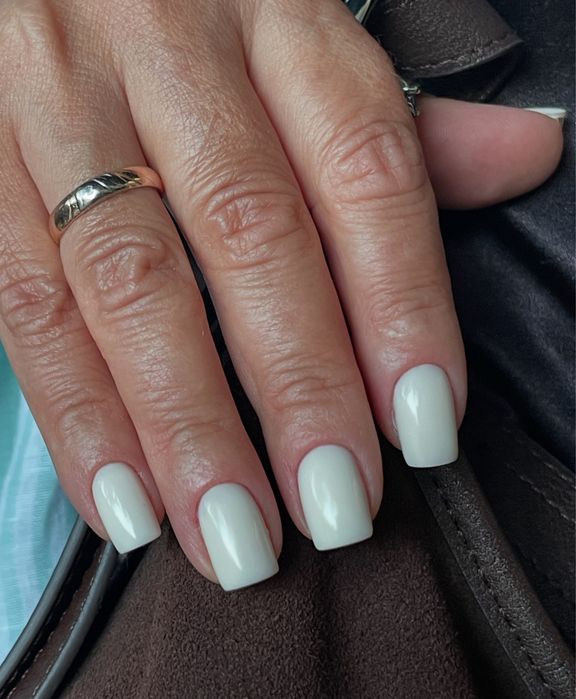 Манікюр, педикюр, нарощування