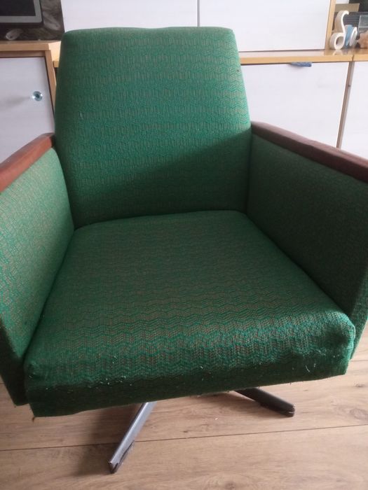 Fotel na obrotowej nodze z PRLU wyprany