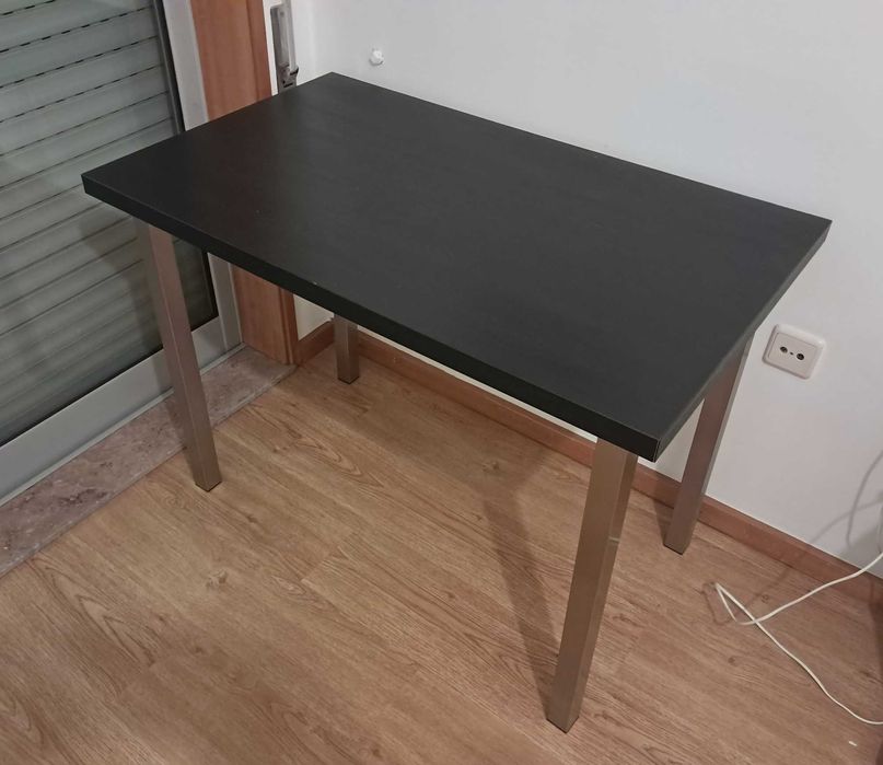 Secretária e cadeira