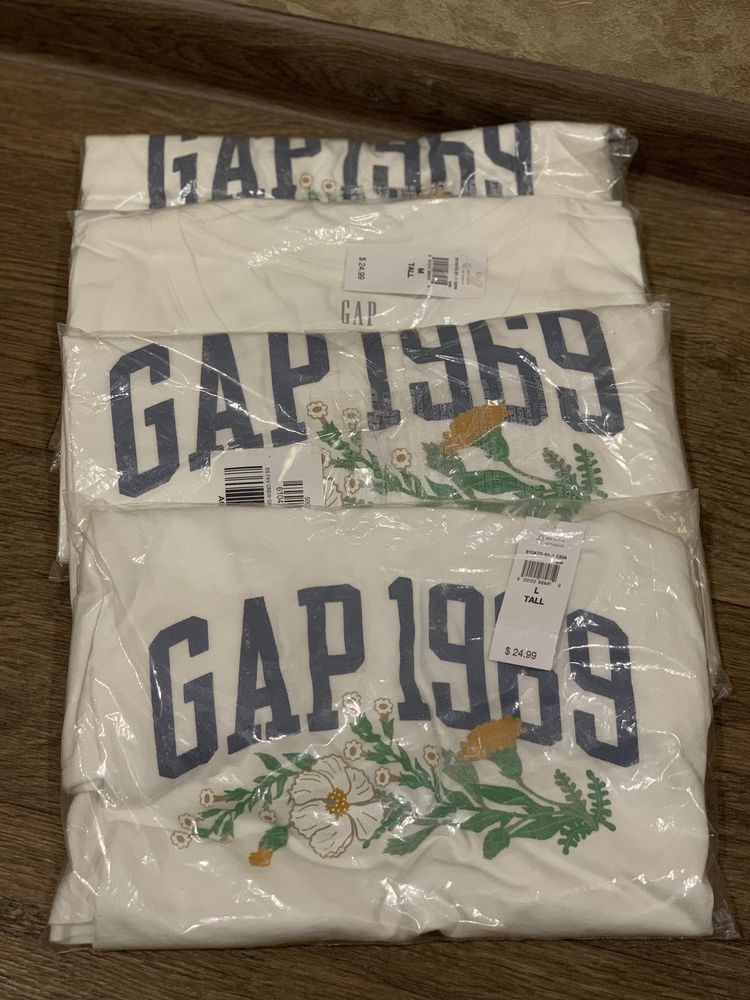 Продам женские футболки GAP
