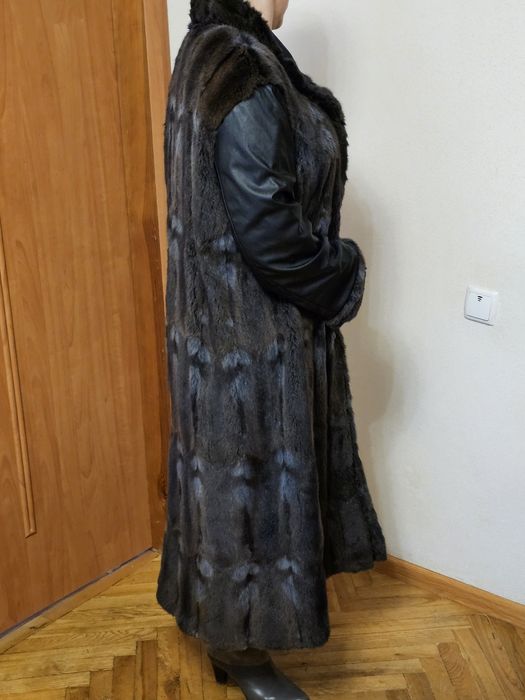 Шубка з білки натуральна, легка, як норка.