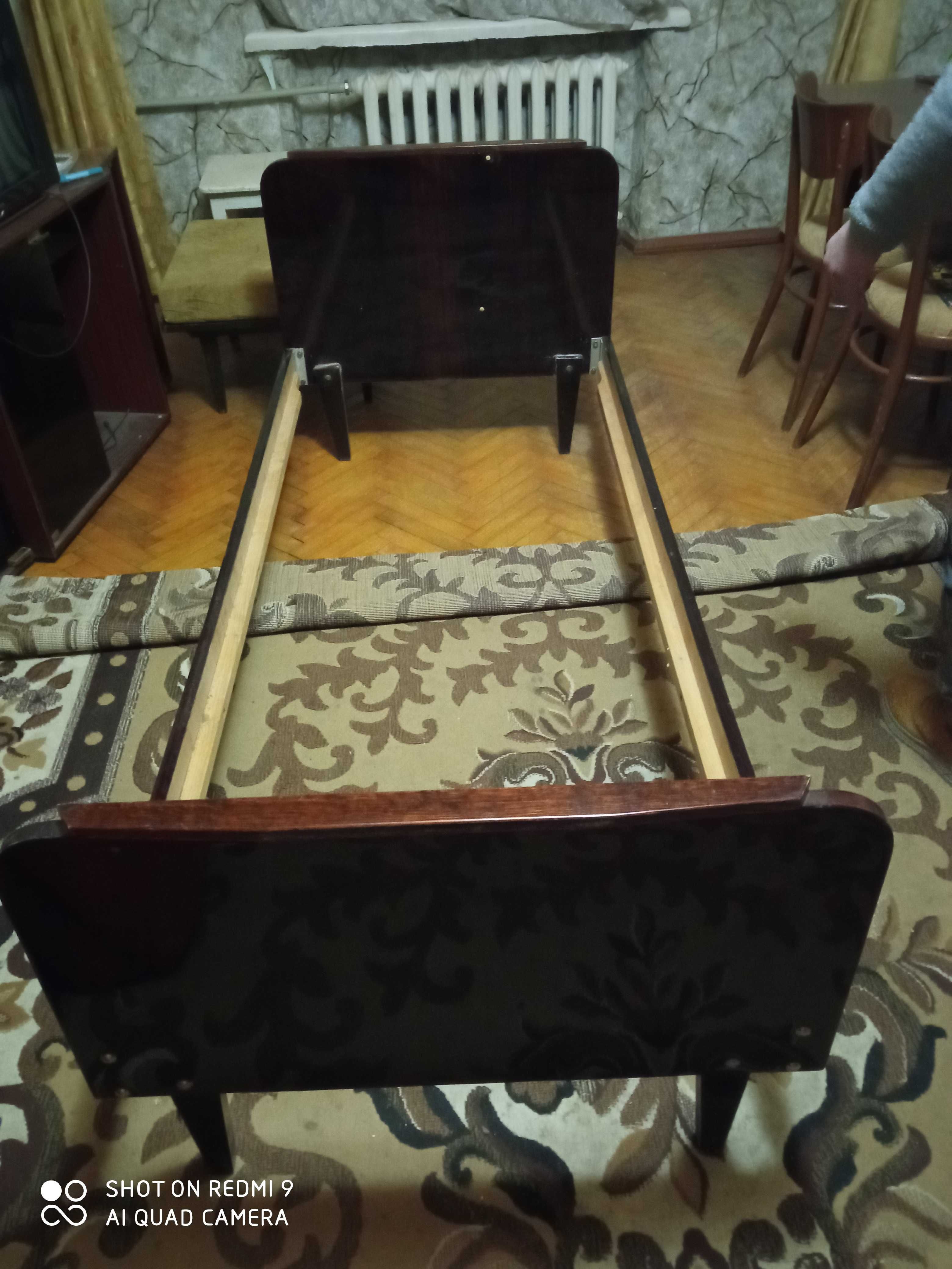 Продам недорого кровать та тумбу