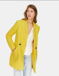 Sobretudo / casaco amarelo Stradivarius