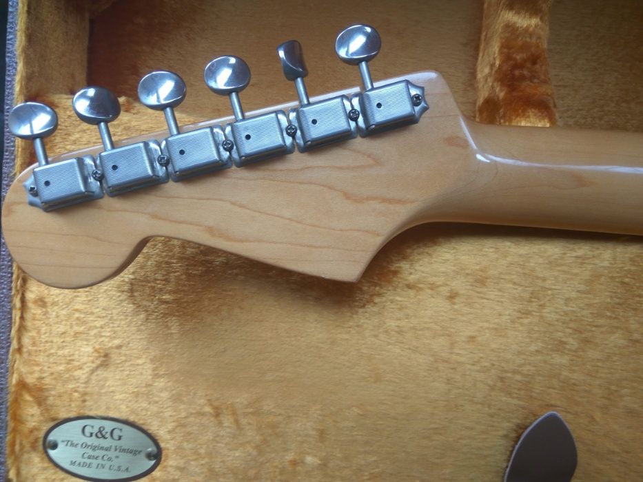 Продам электрогитару Fender Vintage American 62 stratocaster AVRI