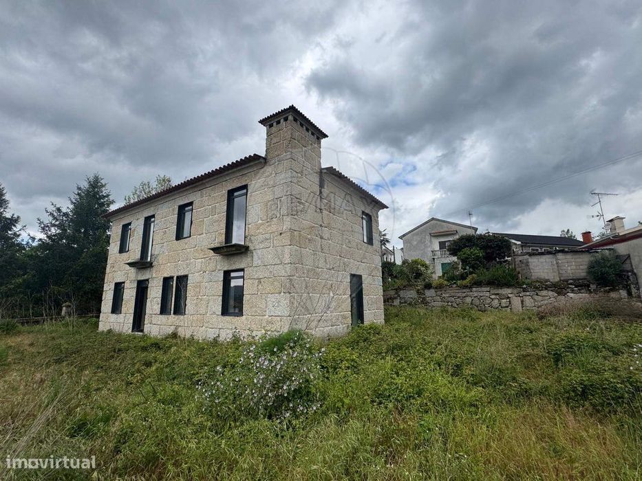 Moradia T4 para venda