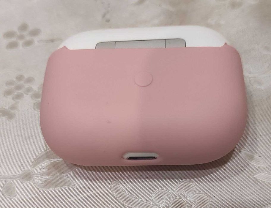 Зарядний кейс для оригінальних навушників Apple AirPods Pro