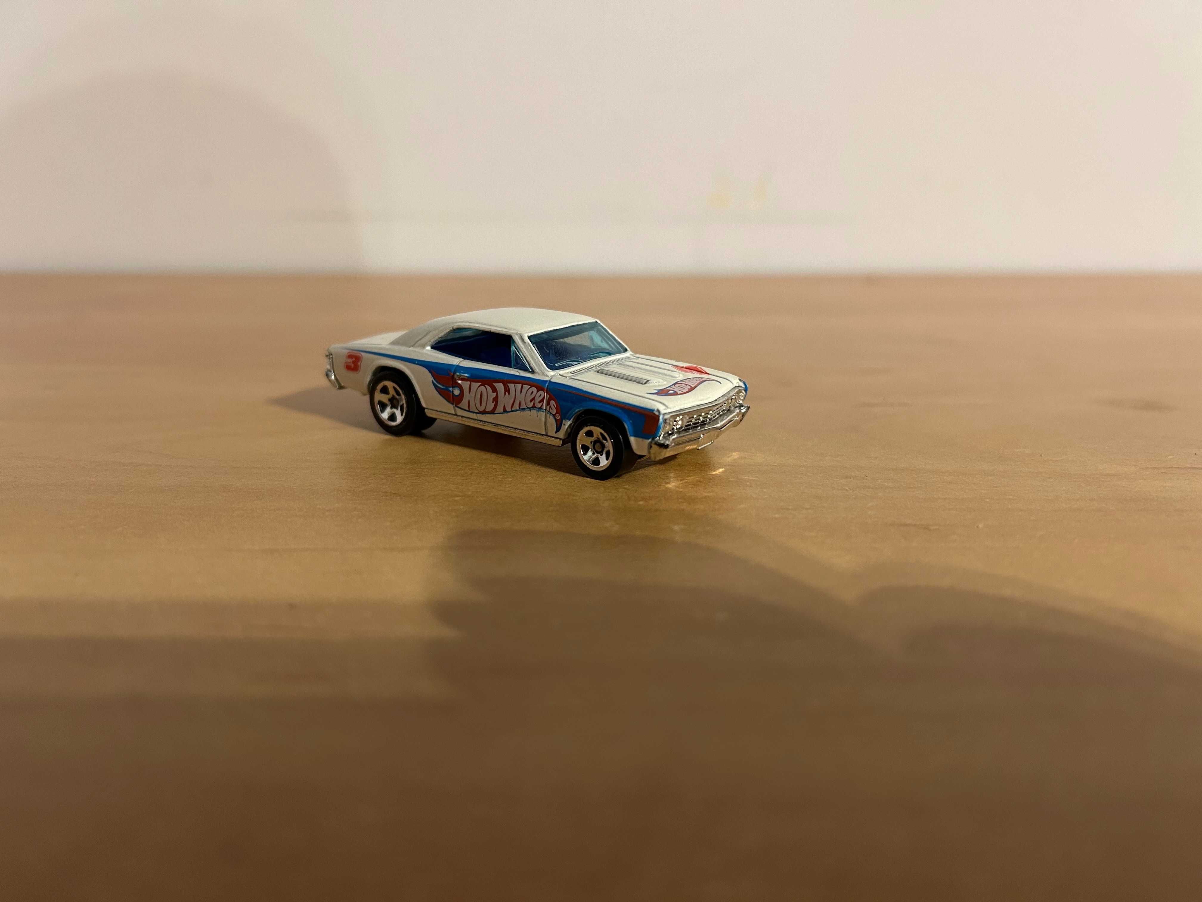 Kolekcja Hot Wheels + 2 zestawy w gratisie (T-REX i Shark Park).