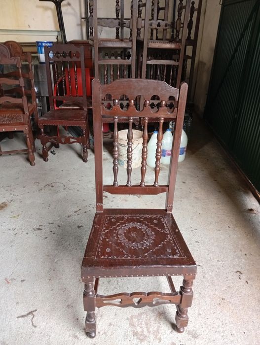 Lote de mesas e cadeiras