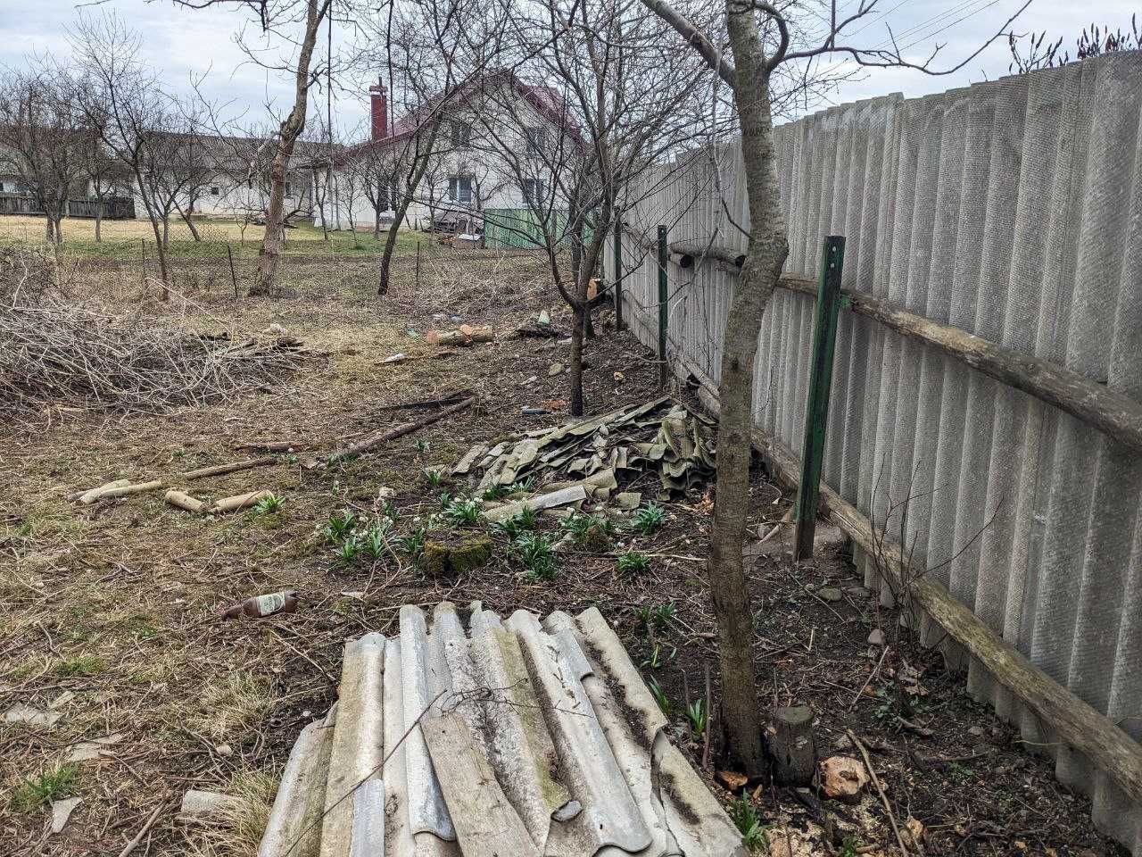 Продається земля 6 сот з будинком 20 м2  у с. Підлісся