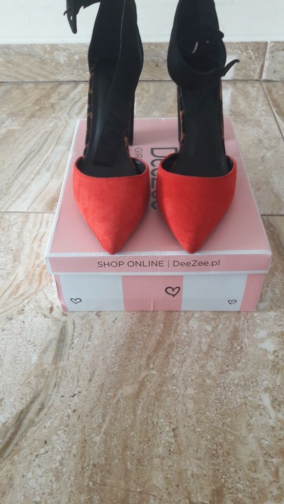 Buty na klocku czerwono- czarne rozmiar 39cm dł. wkładki 25cm