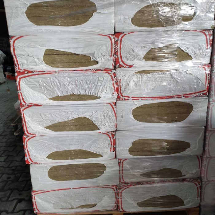 Вата IZOVAT фасадна, рулонна, м'яка.