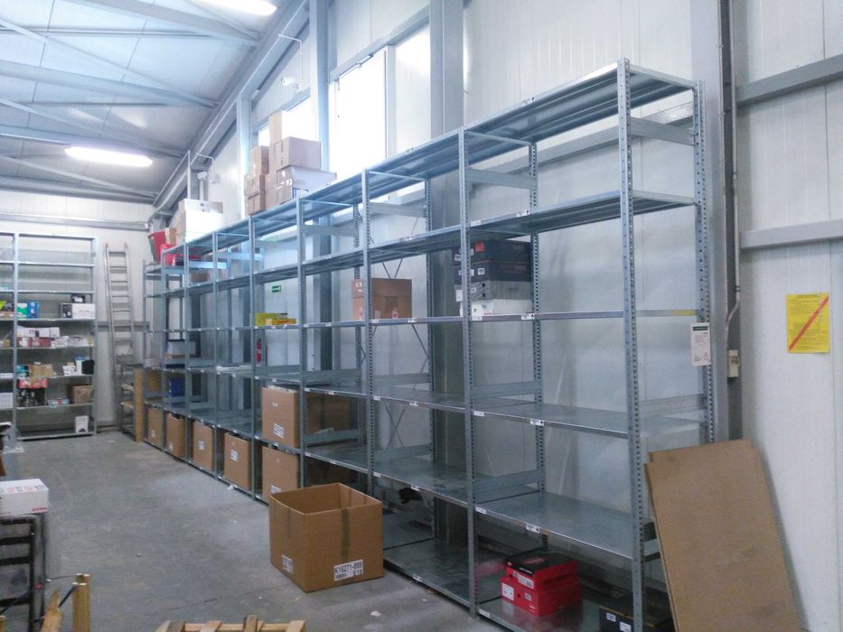 Magazyn 300m2, okolice FAT, regały paletowe, posadzka niepylna.