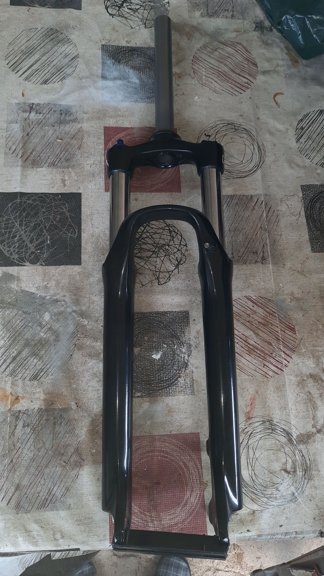 Suspensão de bicicleta elétrica 27,5 da marca  SUNTOUR