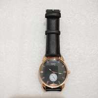 Relógio Yazole dourado com bracelete preta pele Com caixa de cartão