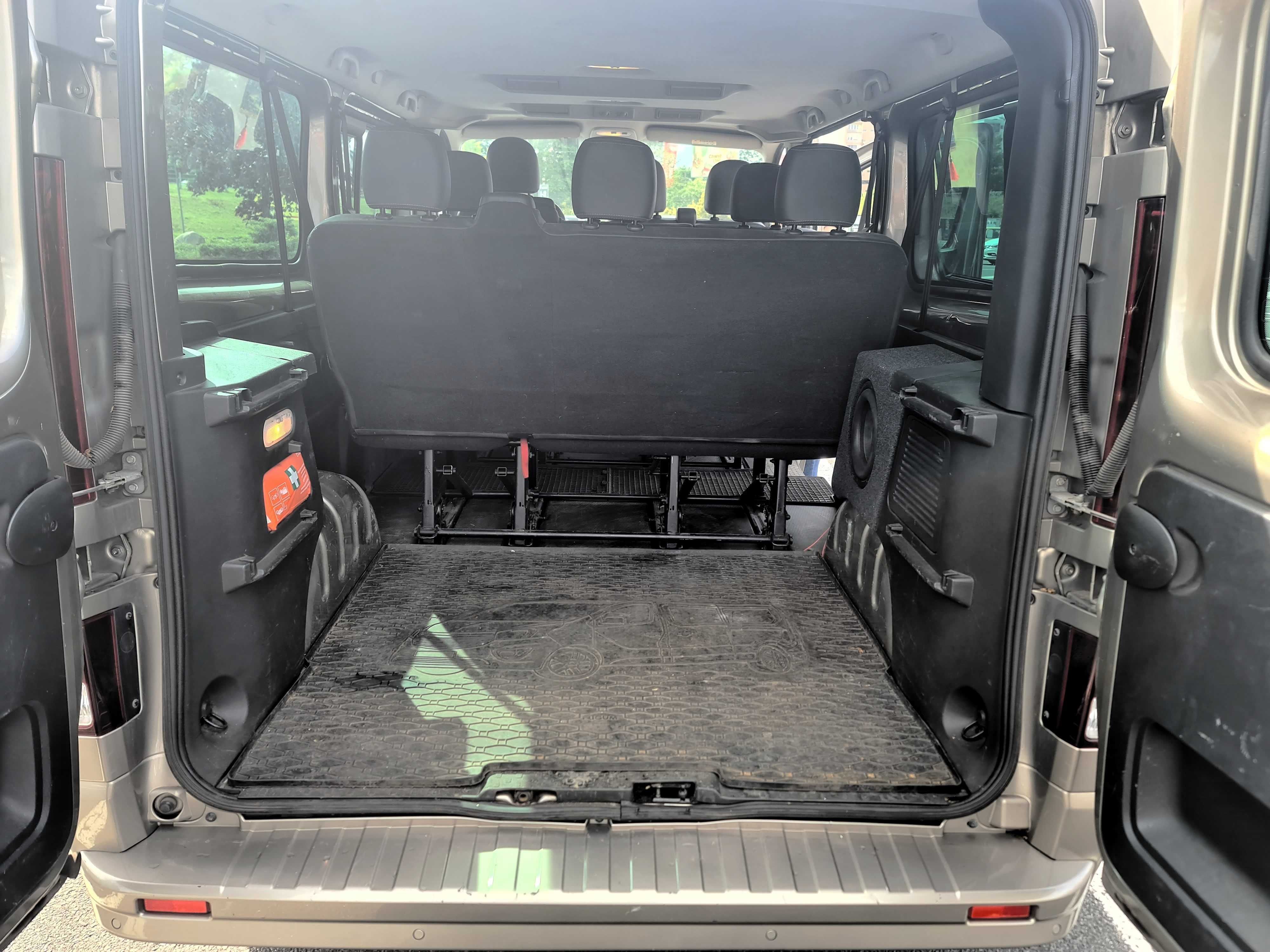 Wynajem bus Opel Vivaro 2017, 9-osobowy wersja Long