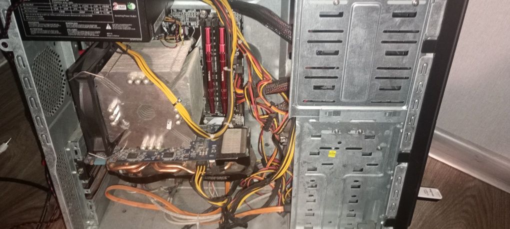 Komputer stacjonarny Intel i5, karta GTX 660